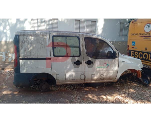 Foto de CAMINHONE FIAT/DOBLO AMBULANCIA, ALCOOL/GASOLINA, BRANCA, 2014/2014, CHASSI: ...38591, NO ESTADO EM QUE SE ENCONTRA.