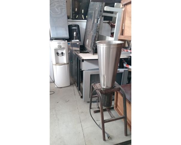 Foto de LOTE CONTENDO ELETRODOMÉSTICOS E ELETRÔNICOS, TAIS COMO: IMPRESSORAS, VENTILADORES, TVS, GELADEIRA, MÁQUINA DE LAVAR ROUPA, FREEZER, BEBEDOURO, MICRO-ONDAS, CAIXAS DE SOM, FOGÃO INDUSTRIAL, AR-CONDICIONADO, ENTRE OUTROS, NO ESTADO EM QUE SE ENCONTRA.
