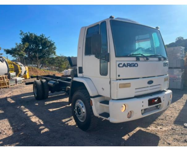 Foto de CAMINHAO FORD/CARGO 1317 E, DIESEL, BRANCA, 2008/2009, NO ESTADO EM QUE SE ENCONTRA.