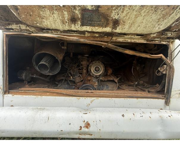 Foto de CAMIONETA VW/KOMBI, GASOLINA, BRANCA, 2005/2005, CHASSI: 9BWGB07X75P009455, RENAVAM: 00853708444, NO ESTADO EM QUE SE ENCONTRA.