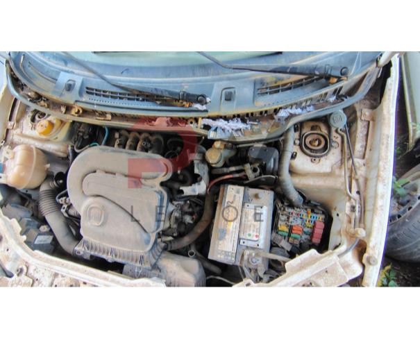 Foto de FIAT/UNO VIVACE 1.0, ALCOOL/GASOLINA, BRANCA, 2014/2014, CHASSI: 9BD195152E0581470, RENAVAM: 1007104705 , NO ESTADO EM QUE SE ENCONTRA.