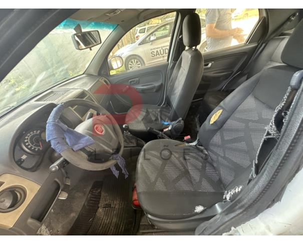 Foto de FIAT/PALIO FIRE, ALCOOL/GASOLINA, BRANCA, 2014/2015, CHASSI: ...77060, NO ESTADO EM QUE SE ENCONTRA. 