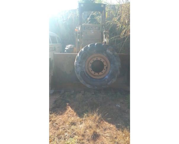 Foto de PÁ CARREGADEIRA CASE, MODELO W18, ANO 1985, SÉRIE: 6953297, NO ESTADO EM QUE SE ENCONTRA.