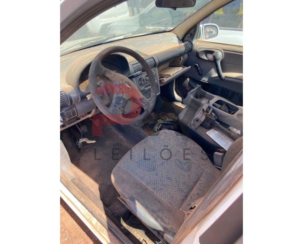 Foto de PAS/AUTOMOVEL CHEVROLET/CLASSIC LS, ALCOOL/GASOLINA, ANO/MOD 2012/2012, COR BRANCA, NO ESTADO EM QUE SE ENCONTRA.