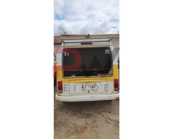 Foto de PASSAGEIRO / MICROONIBUS VW/KOMBI ESCOLAR, ALCOOL/GASOLINA, BRANCA, 2011/2012, PLACA HLF-7142, CHASSI: 9BWMF07X9CP010434, RENAVAM: 352294876, NO ESTADO EM QUE SE ENCONTRA.