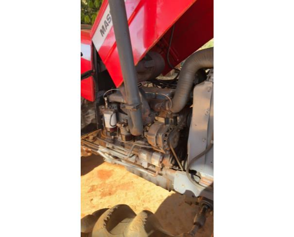 Foto de TRATOR MASSEY FERGUSON 4283, COR VERMELHA, ANO 2012, NO ESTADO EM QUE SE ENCONTRA.