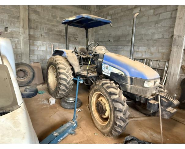 Foto de TRATOR NEW HOLLAND TL 75E, AZUL, ANO: 2006, SÉRIE B1N426316, MODELO P229-4: , NO ESTADO EM QUE SE ENCONTRA. 