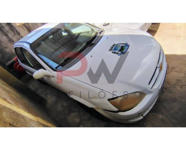 Foto de I/CHEVROLET CLASSIC LS, ALCOOL/GASOLINA, BRANCA, 2014/2015, CHASSI: 8AGSU19F0FR105635, RENAVAM: 1015215422, NO ESTADO EM QUE SE ENCONTRA.