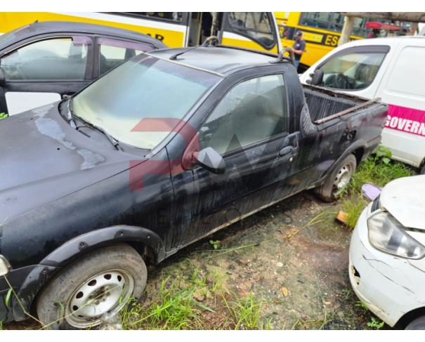 Foto de CAR/CAMINHONETE/C. ABERT, FIAT/STRADA FIRE, PRETA, GASOLINA, 2004/2005, CHASSI: 9BD27801052434748, RENAVAM: 845468669, NO ESTADO EM QUE SE ENCONTRA.