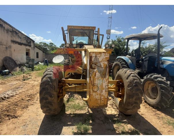 Foto de MOTONIVELADORA CATERPILLAR 120K, AMARELA, CAT0120KLJAP05278, ANO 2014, NO ESTADO EM QUE SE ENCONTRA.