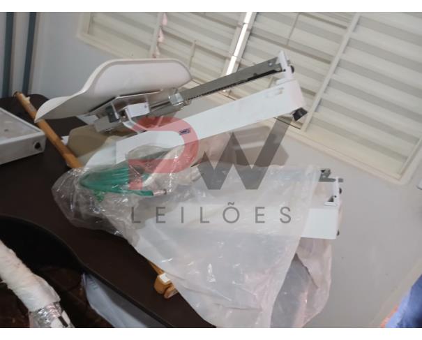 Foto de SUCATAS FERROSAS, SUCATAS ODONTOLÓGICAS, SUCATAS HOSPITALARES, ENTRE OUTROS, NO ESTADO EM QUE SE ENCONTRA.