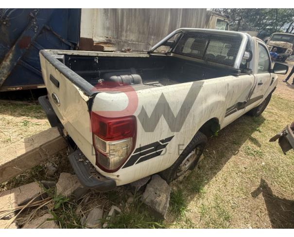 Foto de CARGA / CAMINHONETE I/FORD RANGER XLS CS2 25, 2013/2014, ALC/GASOL, BRANCA, CHASSI: 8AFAR20F9EJ196282, RENAVAM: 00997236051, NO ESTADO EM QUE SE ENCONTRA. MOTOR AVARIADO.