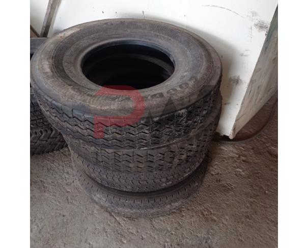 Foto de LOTE CONTENDO APROX. 30 PNEUS REFORMADOS (MARCAS, MODELOS E TAMANHOS VARIADOS), NO ESTADO EM QUE SE ENCONTRAM. 