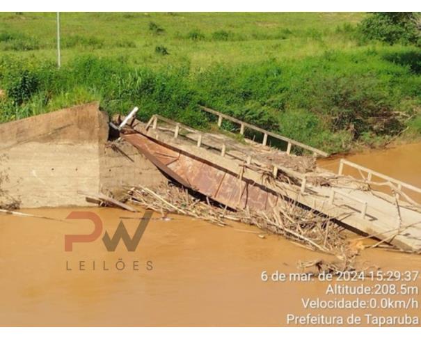 Foto de PONTE (COM VIGAS DE AÇO) , NO ESTADO EM QUE SE ENCONTRA. OBS: os custo da desmontagem da ponte por conta do arrematante. 