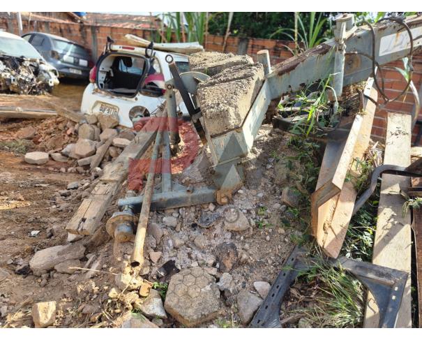 Foto de LOTE CONTENDO LAMINA NIVELADORA PNA 3000, NO ESTADO EM QUE SE ENCONTRA.