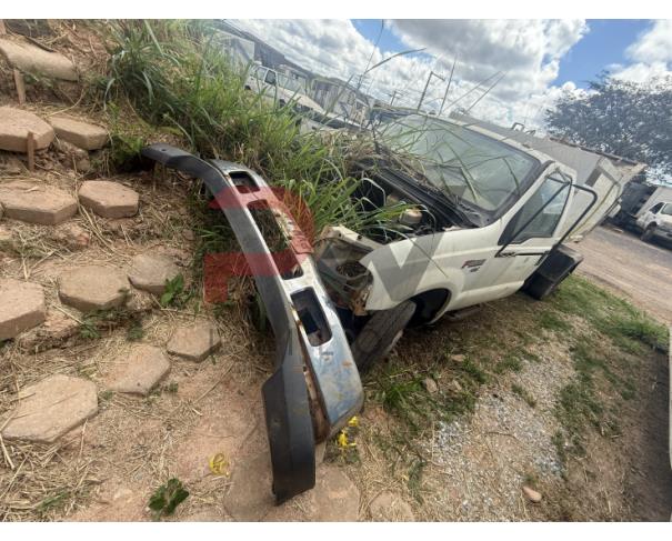 Foto de CARGA / CAMINHAO FORD/F 4000 4X4 P, 2014/2015, DIESEL, BRANCA, CHASSI: 9BFLF49P3FB003366, RENAVAM: 01045013029, NO ESTADO EM QUE SE ENCONTRA. VEÍCULO ESTÁ SEM MOTOR.O MOTOR ESTÁ DESMONTADO E FORA DO VEÍCULO.
