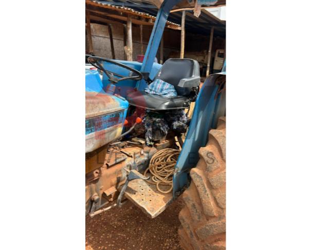 Foto de TRATOR FORD 3030, AZUL, ANO 1998, NO ESTADO EM QUE SE ENCONTRA.
