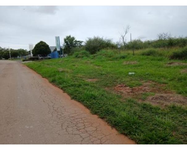 Foto de Lote nº 13, Quadra nº 04, situado na Rua Imbiara, no loteamento denominado Distrito Industrial, Araxá/MG, com área de 2.675,91m², matriculado sob nº 19.491 no Registro de Imóveis de Araxá.