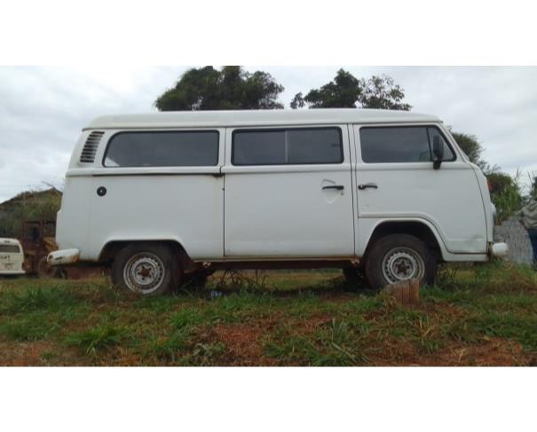 Foto de CAMIONETA VW/KOMBI, ALCOOL/GASOLINA, BRANCA, 9 LUGARES, 2013/2014, CHASSI: 9BWMF07X4EP014944, RENAVAM: 00654376409, NO ESTADO EM QUE SE ENCONTRA. 