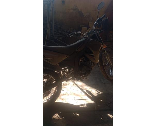 Foto de MOTOCICLE KASINSKI/CRZ 150 10, GASOLINA, BRANCA, 2011/2011, CHASSI: 93FCRECEBBM003772, RENAVAM: 00363087060, NO ESTADO EM QUE SE ENCONTRA.