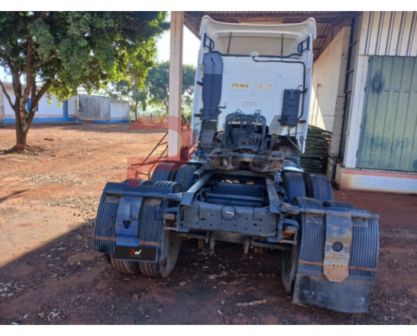Foto de CAMINHÃO TRATOR VOLVO/FH 440 6X2 T, DIESEL, BRANCA, 2009/2010, CHASSI: ...51688, NO ESTADO EM QUE SE ENCONTRA.