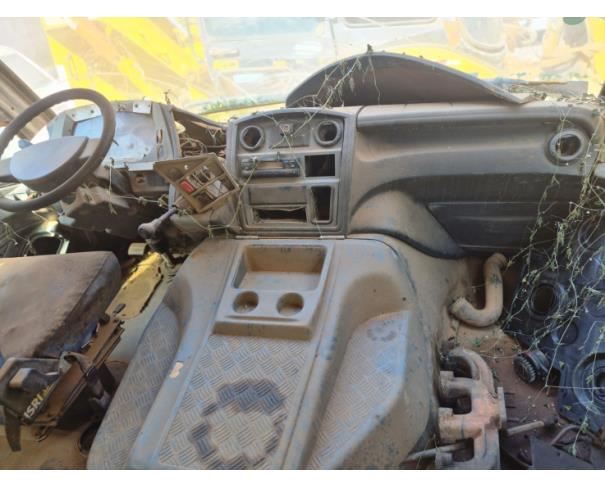 Foto de ONIBUS  MARCOPOLO/VOLARE V8L ESC, DIESEL, AMARELA, 2010/2011, CHASSI: 93PB42G3PBC034170, RENAVAM: 00265077621, NO ESTADO EM QUE SE ENCONTRA. 