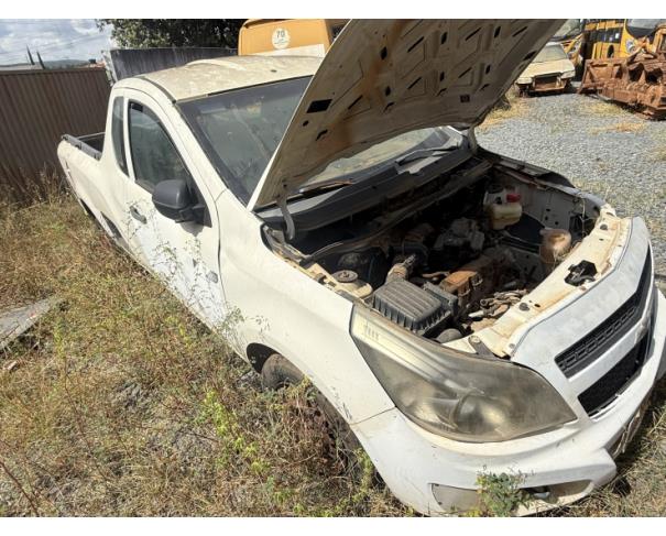 Foto de CAMINHONETE CHEVROLET/MONTANA LS, ALCOOL/GASOLINA, BRANCA, 2012/2012, CHASSI: 9BGCA80X0CB255913, RENAVAM: 00455693129, NO ESTADO EM QUE SE ENCONTRA.