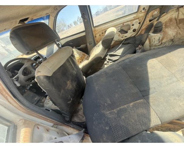 Foto de AUTOMOVEL, FIAT/PALIO FIRE FLEX, BRANCA, 2005/2006, ALCOOL/GASOLINA, CHASSI: 9BD17146G62703853, RENAVAM: 00872853489, NO ESTADO EM QUE SE ENCONTRA.