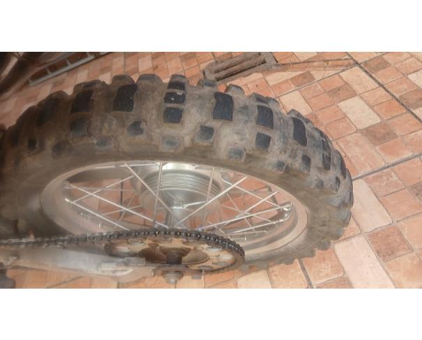 Foto de MOTO DE TRILHA, MOTOR 200 CC, COR BRANCA, ANO: 2005, NO ESTADO EM QUE SE ENCONTRA.