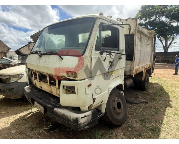 Foto de CARGA / CAMINHAO VW/8.150, 2000/2000, DIESEL, CHASSI: 9BWV2VD23YRY05528, RENAVAM: 00736861688, NO ESTADO EM QUE SE ENCONTRA. MOTOR AVARIADO. ESTA SEM UMA RODA DIANTEIRA.