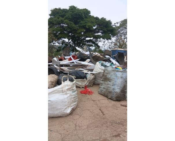 Foto de LOTE DE SUCATA DE PLÁSTICO DURO MISTO, APROX. 2.700 KG, 16 UNID. DE CAIXAS DE ENGRADADOS VAZIAS, NO ESTADO EM QUE SE ENCONTRAM. 
