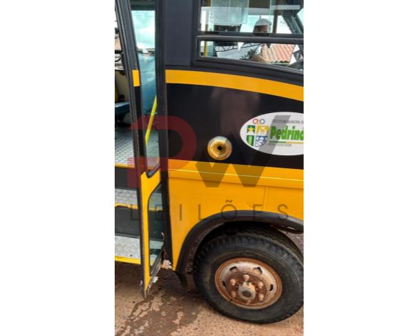 Foto de ONIBUS, MPOLO/VOLARE V8L 4X4 EO, AMARELA, 2014/2014, DIESEL, CHASSI: 93PB58M1MEC052883, RENAVAM: 01155067301, NO ESTADO EM QUE SE ENCONTRA.