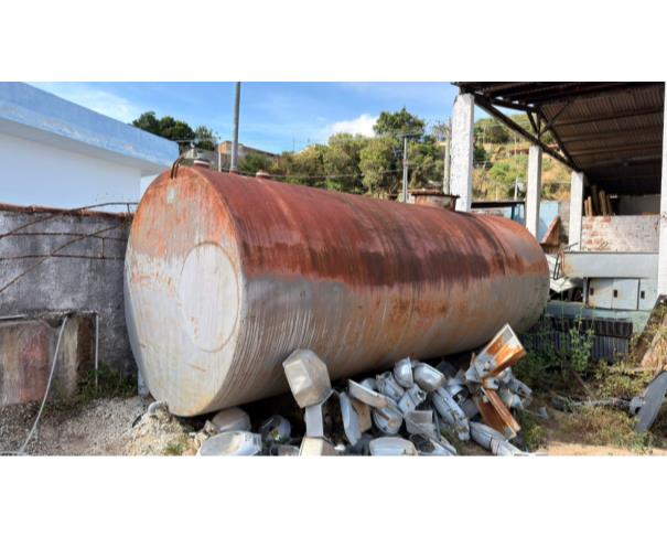 Foto de LOTE CONTENDO 03 TANQUES COM DIMENSÕES DE APROX. 5,10 x 1,90 x 1,80 | 6,10 x 1,80 | 5,45 x 1,90, NO ESTADO EM QUE SE ENCONTRA.