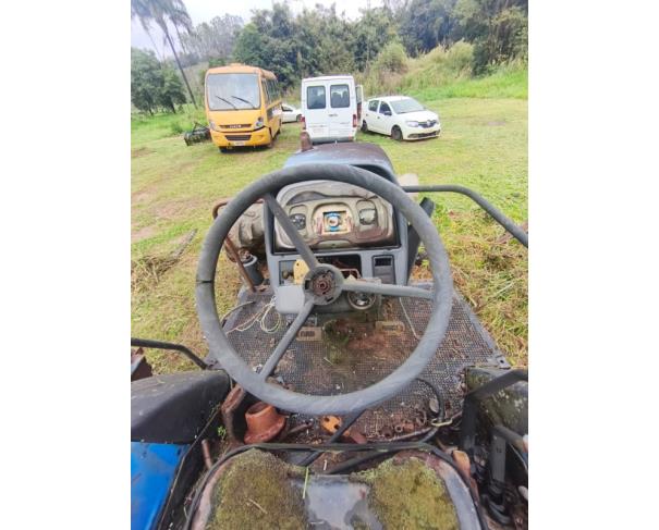 Foto de LOTE CONTENDO TRATOR DESMONTADO NEW HOLLAND TL55E, ANO 2003, NO ESTADO EM QUE SE ENCONTRA.