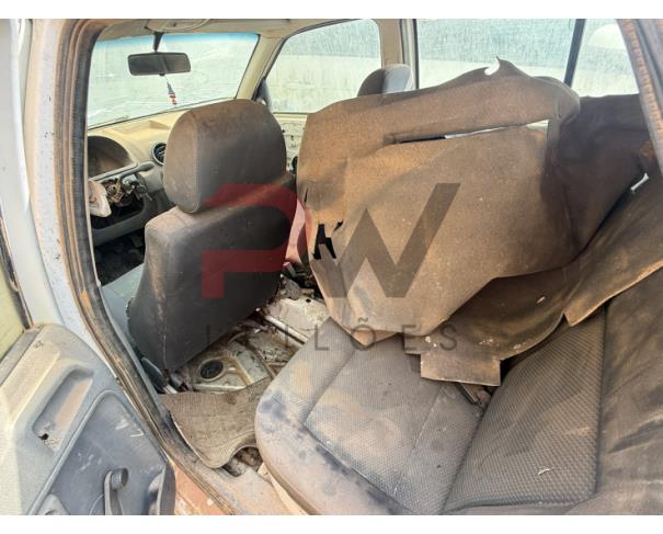 Foto de AUTOMOVEL VW/GOL 1.0 GIV, ALCOOL/GASOLINA, BRANCA, 2012/2012, CHASSI: 9BWAA05W7CP099836, RENAVAM: 00461884380, NO ESTADO EM QUE SE ENCONTRA.