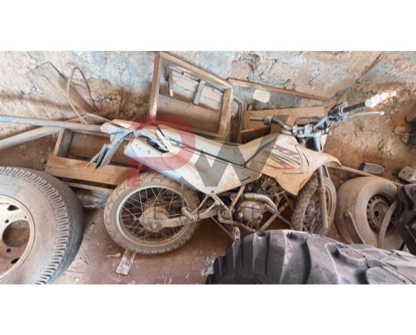Foto de MOTOCICLETA YAMAHA/XTZ 125K, GASOLINA, BRANCA, 2005/2005, CHASSI: 9C6KE038050030483, RENAVAM: 01159448296, NO ESTADO EM QUE SE ENCONTRA.