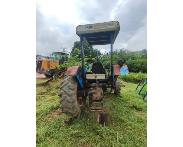 Foto de LOTE CONTENDO TRATOR NEW HOLLAND TL55E, ANO 2003, NO ESTADO EM QUE SE ENCONTRA.