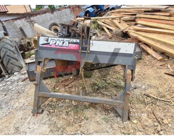 Foto de LOTE CONTENDO LAMINA NIVELADORA PNA 3000, NO ESTADO EM QUE SE ENCONTRA.