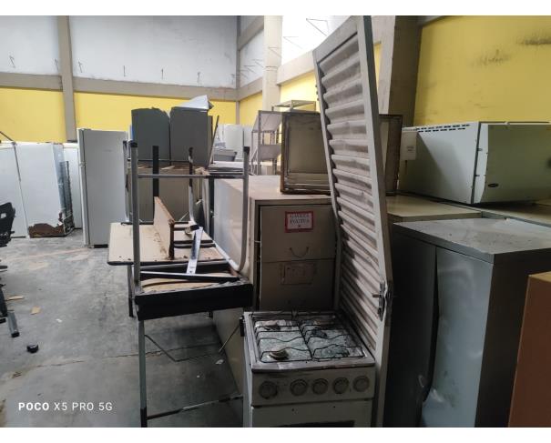 Foto de LOTE COMPOSTO POR SUCATA DE: CAMAS ELÉTRICAS, ELETRODOMÉSTICOS, MOBILIÁRIOS, NO ESTADO EM QUE SE ENCONTRAM.
