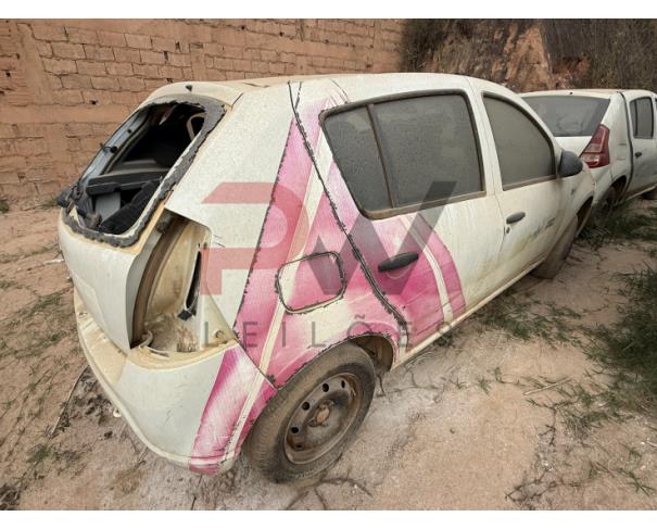 Foto de AUTOMOVEL RENAULT/SANDERO AUT1016V, ALCOOL/GASOLINA, BRANCA, 2013/2014, CHASSI: 93YBSR6RHEJ774291, RENAVAM: 00553453327, NO ESTADO EM QUE SE ENCONTRA.