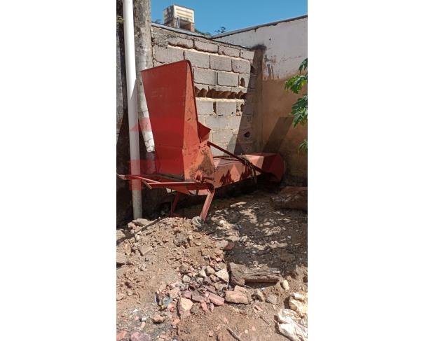 Foto de LOTE CONTENDO SUCATA DE CARCAÇA DE ENSILADEIRA/PICADEIRA EM METAL, NO ESTADO EM QUE SE ENCONTRA.