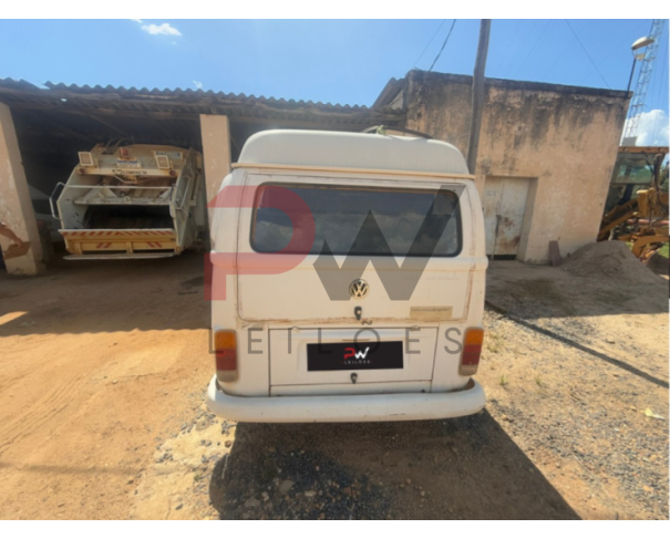 Foto de MICROONIB VW/KOMBI LOTACAO, ALCOOL, BRANCA, 2002/2003, CHASSI: ...06327, NO ESTADO EM QUE SE ENCONTRA.