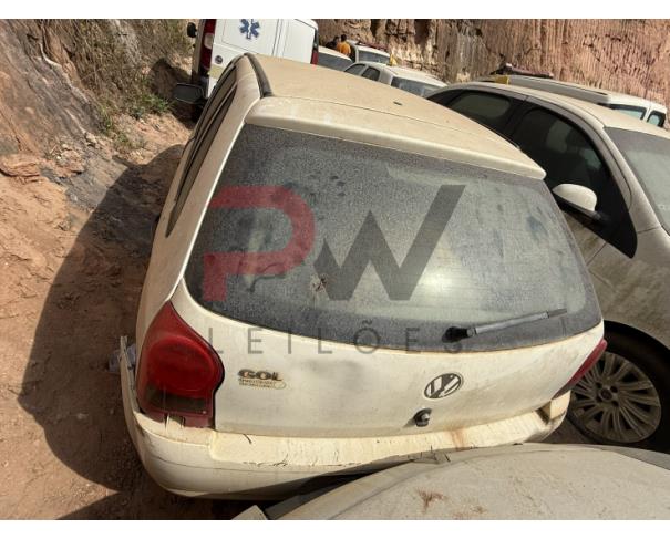 Foto de AUTOMOVEL VW/GOL 1.0 GIV, ALCOOL/GASOLINA, BRANCA, 2012/2012, CHASSI: 9BWAA05W7CP099836, RENAVAM: 00461884380, NO ESTADO EM QUE SE ENCONTRA.