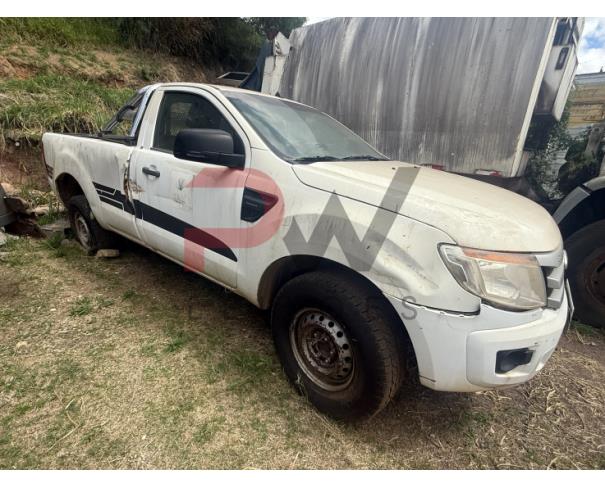 Foto de CARGA / CAMINHONETE I/FORD RANGER XLS CS2 25, 2013/2014, ALC/GASOL, BRANCA, CHASSI: 8AFAR20F9EJ196282, RENAVAM: 00997236051, NO ESTADO EM QUE SE ENCONTRA. MOTOR AVARIADO.