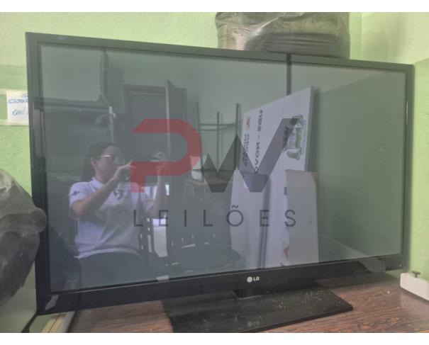 Foto de LOTE CONTENDO DIVERSOS EQUIPAMENTOS ELETRÔNICOS, TAIS COMO TELEVISORES, IMPRESSORAS, MONITORES DE VÍDEO, GABINETES DE COMPUTADORES, NOTEBOOKS, LAPTOPS, NOBREAKS, ESTABILIZADORES DE ENERGIA, TONERS E REFIS DE IMPRESSORAS, NO ESTADO EM QUE SE ENCONTRAM.