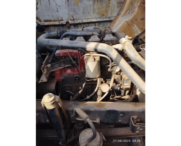 Foto de CARGA / CAMINHAO VW/8.150, 2000/2000, DIESEL, CHASSI: 9BWV2VD23YRY05528, RENAVAM: 00736861688, NO ESTADO EM QUE SE ENCONTRA. MOTOR AVARIADO. ESTA SEM UMA RODA DIANTEIRA.