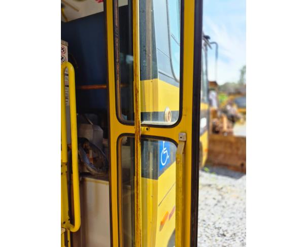 Foto de ONIBUS IVECO/SENIORCLASS 150SE, DIESEL, AMARELA, 2016/2017, CHASSI: 93ZA01LF0H8931338, RENAVAM: 01114105047, NO ESTADO EM QUE SE ENCONTRA.
