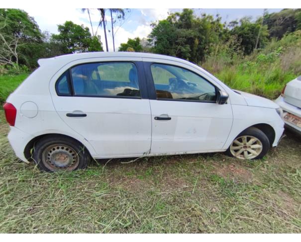Foto de AUTOMOVEL, VW/GOL 1.0L MC4, 2018/2019, BRANCA, ALCOOL/GASOLINA, CHASSI: 9BWAG45U7KT020501, RENAVAM: 01162390082, NO ESTADO EM QUE SE ENCONTRA.
