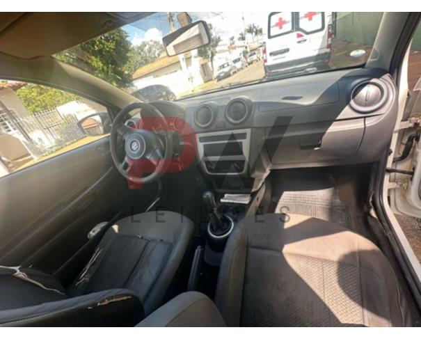 Foto de CAMINHONE VW/SAVEIRO CS ST MB, ALCOOL/GASOLINA, BRANCA, 2014/2015, CHASSI: ...68995, NO ESTADO EM QUE SE ENCONTRA.