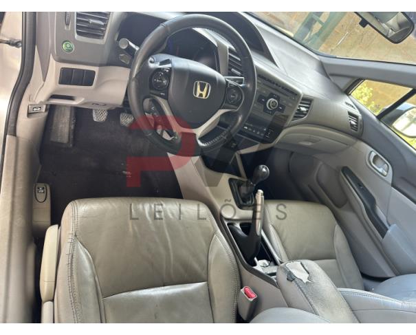Foto de AUTOMOVEL HONDA/CIVIC LXS, ALCOOL/GASOLINA, PRATA, 2013/2014, CHASSI: ...02009, NO ESTADO EM QUE SE ENCONTRA.